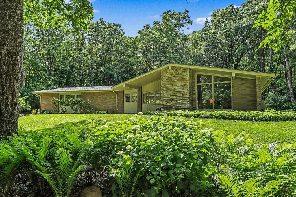 6028 Manorwood Drive Oshtemo Charter Township MI 49009