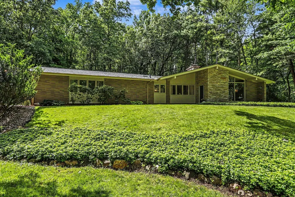 6028 Manorwood Drive Oshtemo Charter Township MI 49009