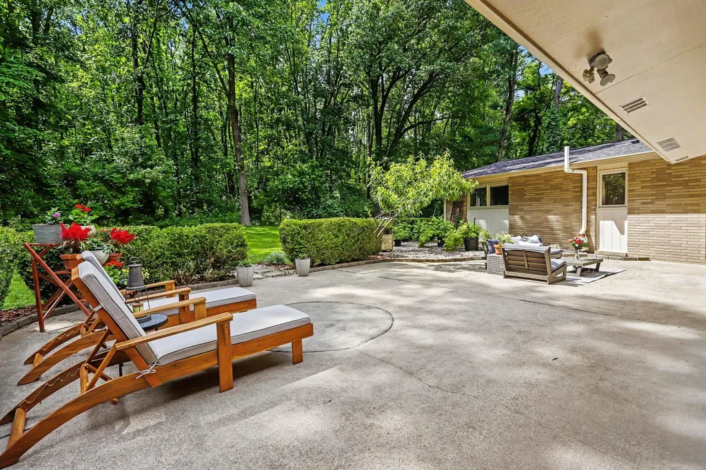 6028 Manorwood Drive Oshtemo Charter Township MI 49009