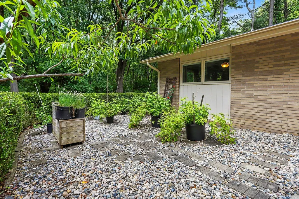 6028 Manorwood Drive Oshtemo Charter Township MI 49009
