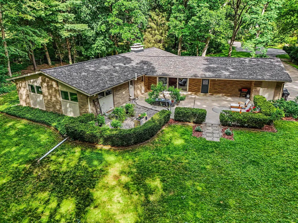 6028 Manorwood Drive Oshtemo Charter Township MI 49009