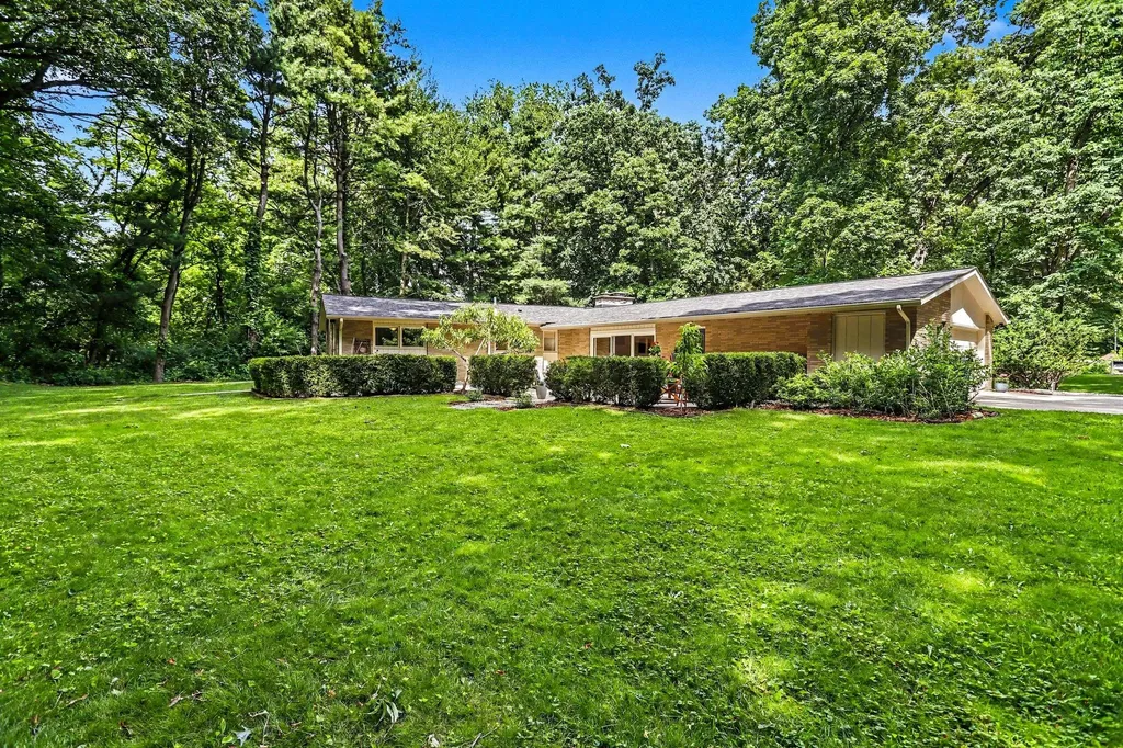 6028 Manorwood Drive Oshtemo Charter Township MI 49009