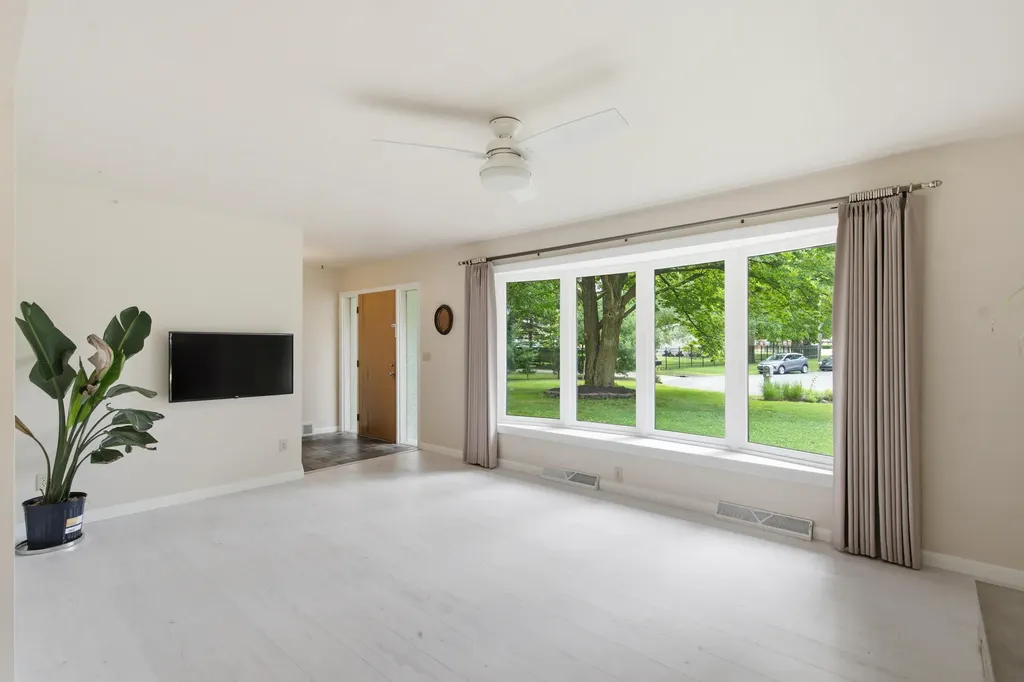 2121 Lakewood Drive Kalamazoo Charter Township MI 49001
