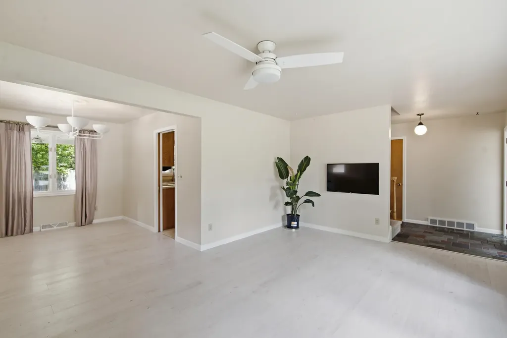 2121 Lakewood Drive Kalamazoo Charter Township MI 49001
