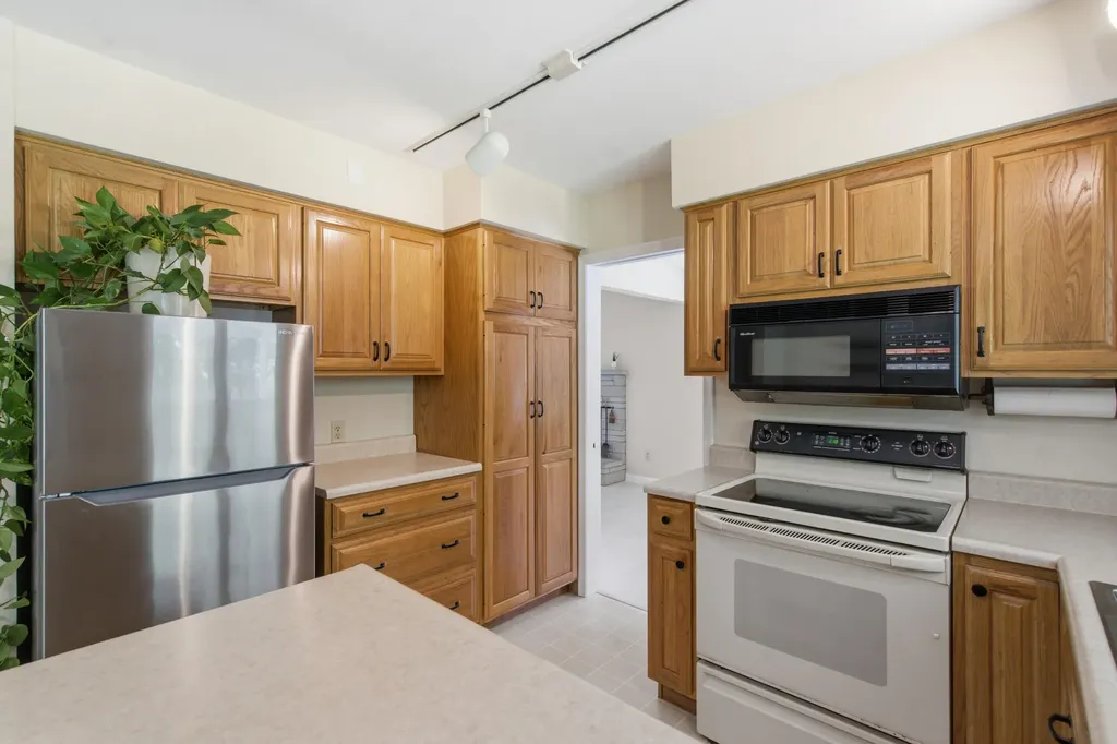 2121 Lakewood Drive Kalamazoo Charter Township MI 49001