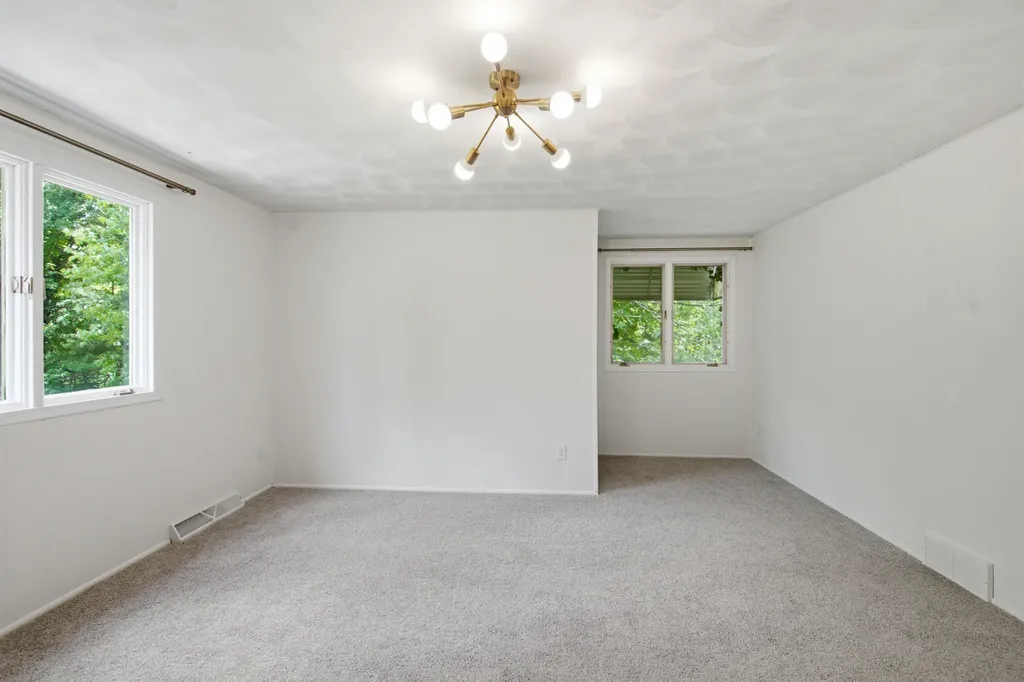 2121 Lakewood Drive Kalamazoo Charter Township MI 49001