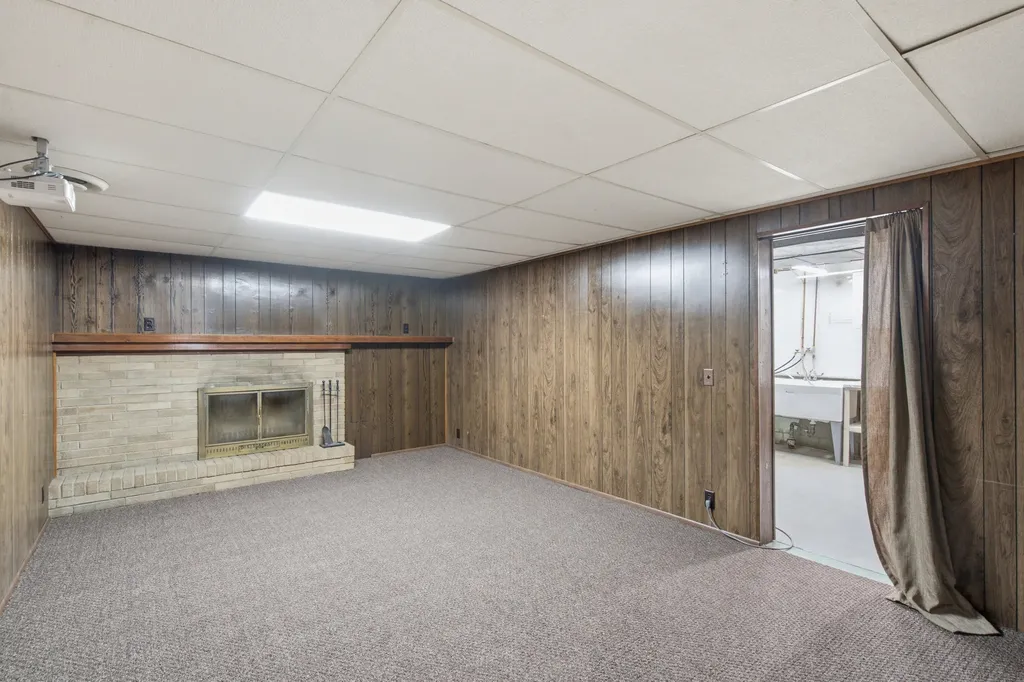 2121 Lakewood Drive Kalamazoo Charter Township MI 49001