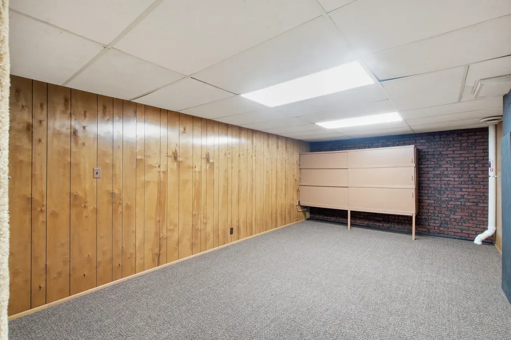 2121 Lakewood Drive Kalamazoo Charter Township MI 49001