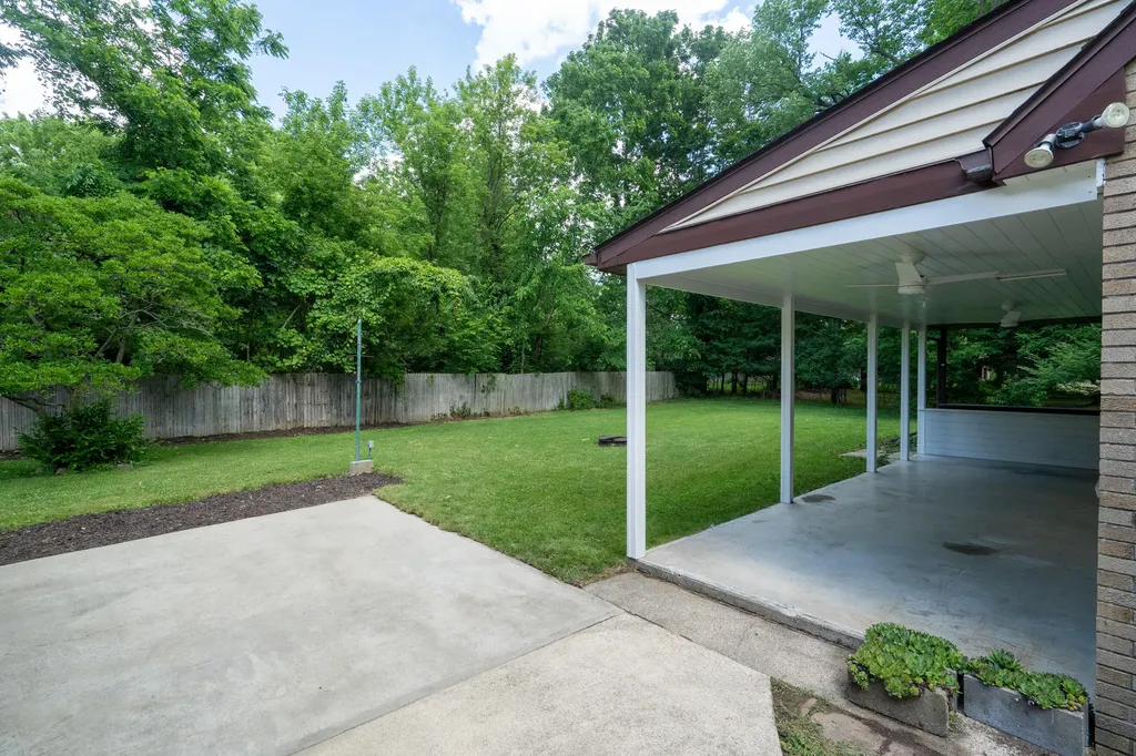 2121 Lakewood Drive Kalamazoo Charter Township MI 49001