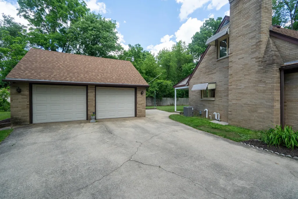 2121 Lakewood Drive Kalamazoo Charter Township MI 49001