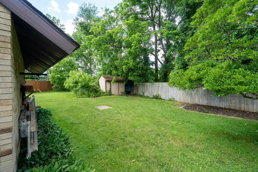 2121 Lakewood Drive Kalamazoo Charter Township MI 49001