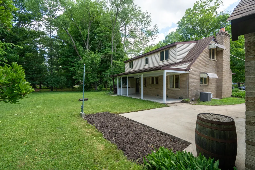 2121 Lakewood Drive Kalamazoo Charter Township MI 49001