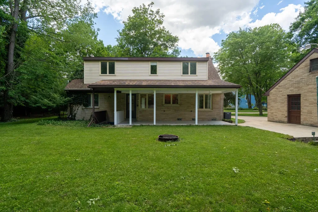 2121 Lakewood Drive Kalamazoo Charter Township MI 49001