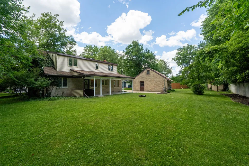 2121 Lakewood Drive Kalamazoo Charter Township MI 49001