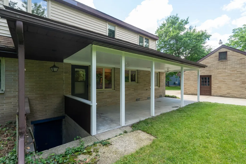 2121 Lakewood Drive Kalamazoo Charter Township MI 49001