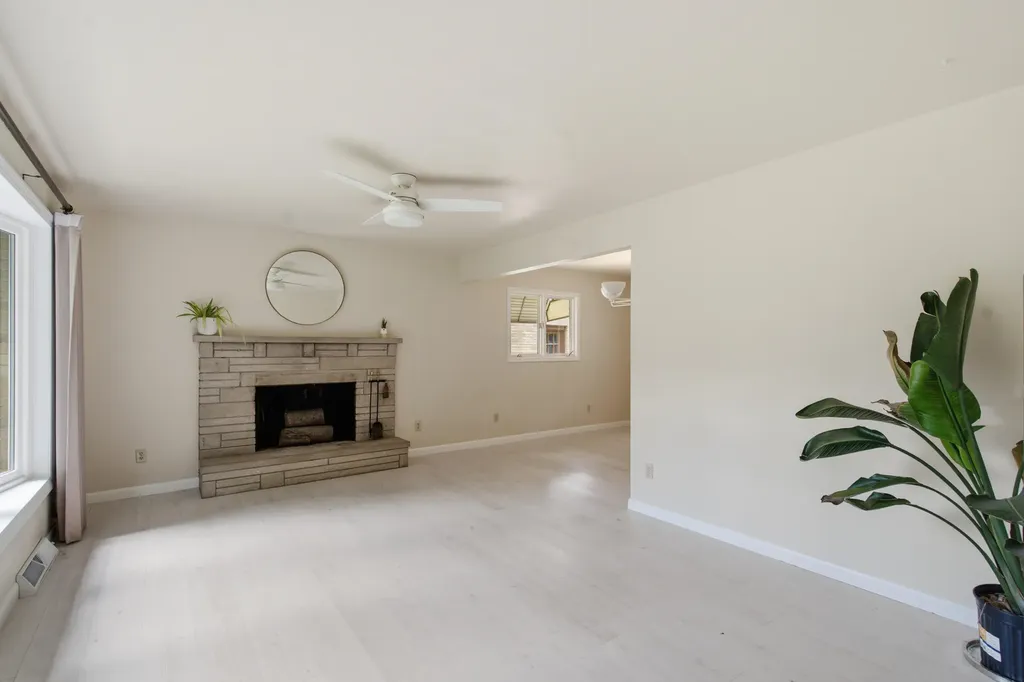 2121 Lakewood Drive Kalamazoo Charter Township MI 49001