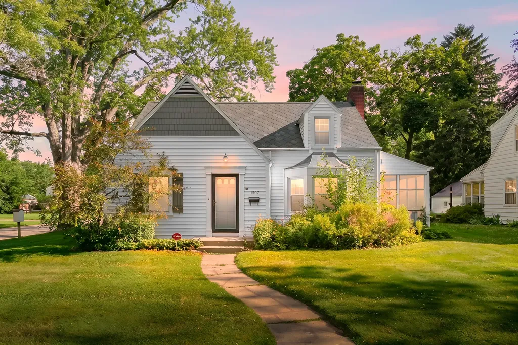 1307 Lakeway Avenue Kalamazoo City MI 49001