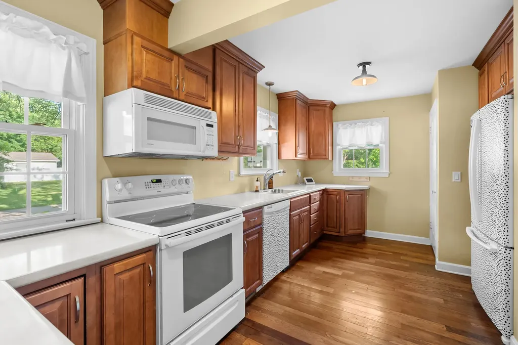 1307 Lakeway Avenue Kalamazoo City MI 49001