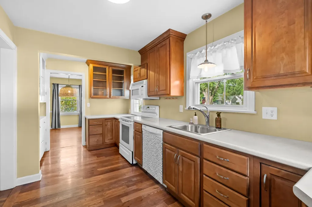 1307 Lakeway Avenue Kalamazoo City MI 49001