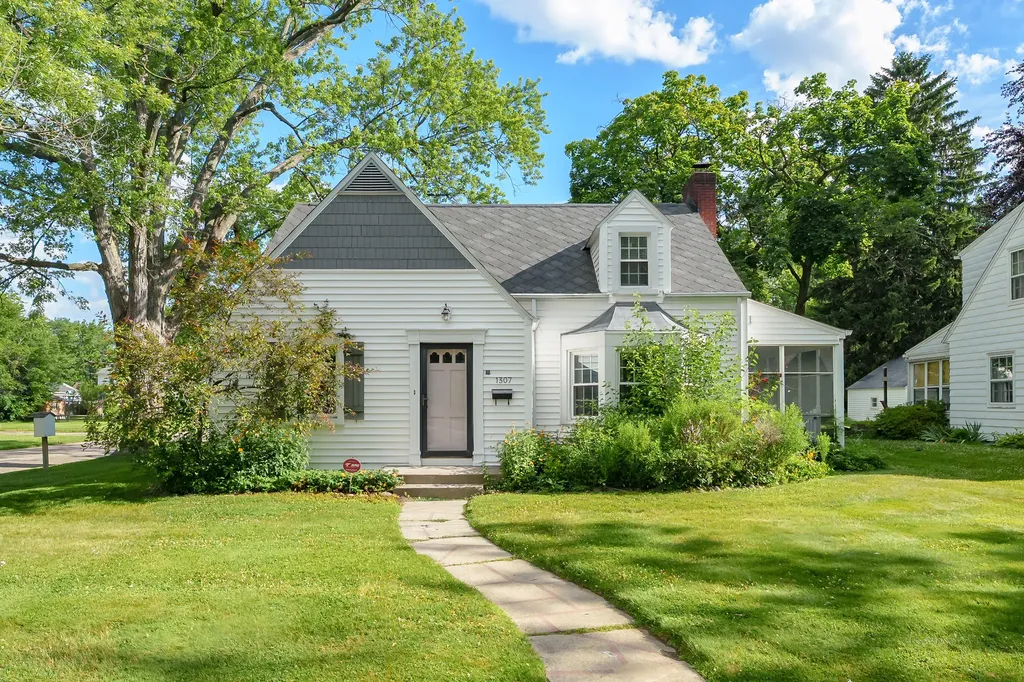 1307 Lakeway Avenue Kalamazoo City MI 49001