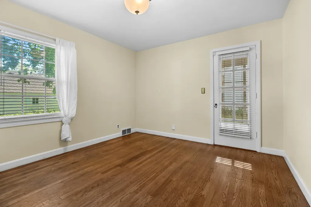 1307 Lakeway Avenue Kalamazoo City MI 49001
