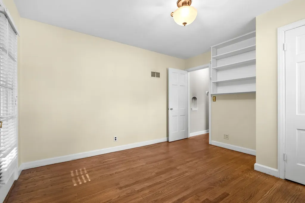 1307 Lakeway Avenue Kalamazoo City MI 49001