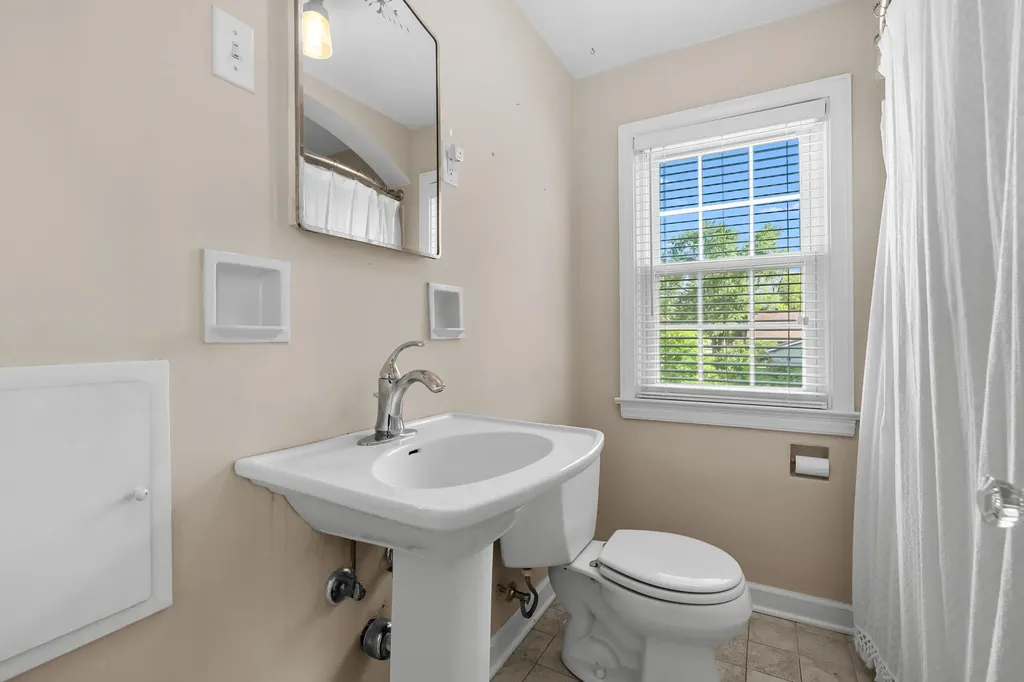 1307 Lakeway Avenue Kalamazoo City MI 49001