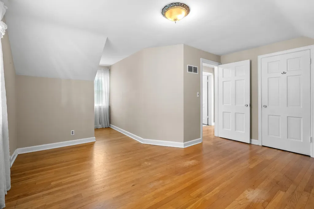 1307 Lakeway Avenue Kalamazoo City MI 49001
