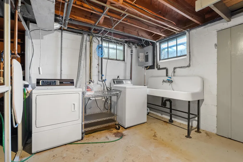 1307 Lakeway Avenue Kalamazoo City MI 49001