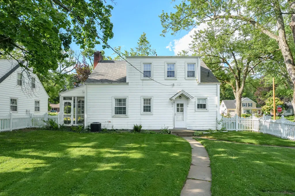1307 Lakeway Avenue Kalamazoo City MI 49001