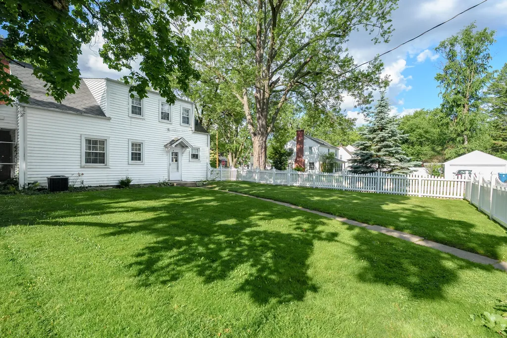 1307 Lakeway Avenue Kalamazoo City MI 49001