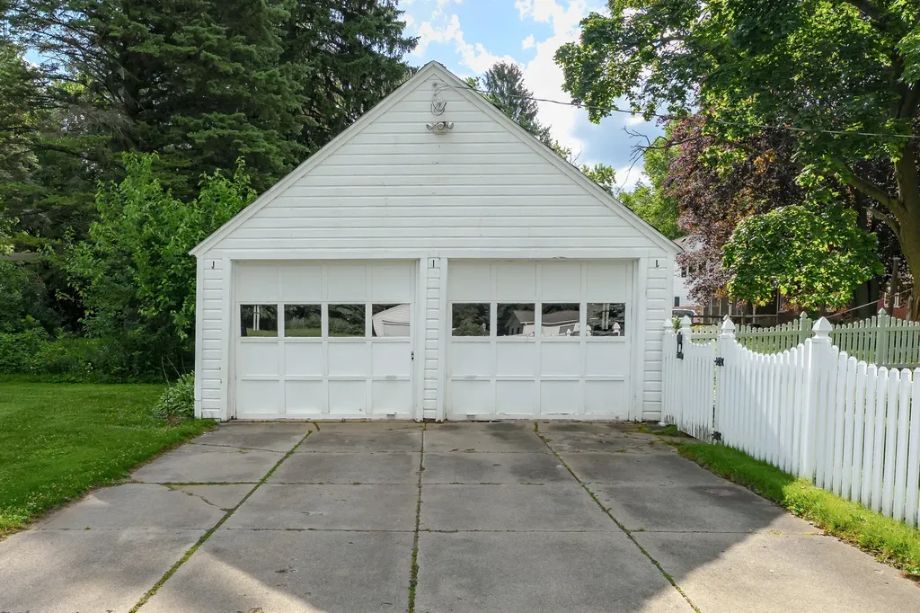 1307 Lakeway Avenue Kalamazoo City MI 49001