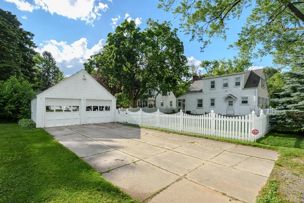 1307 Lakeway Avenue Kalamazoo City MI 49001