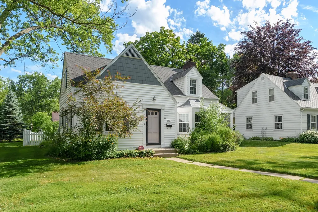 1307 Lakeway Avenue Kalamazoo City MI 49001
