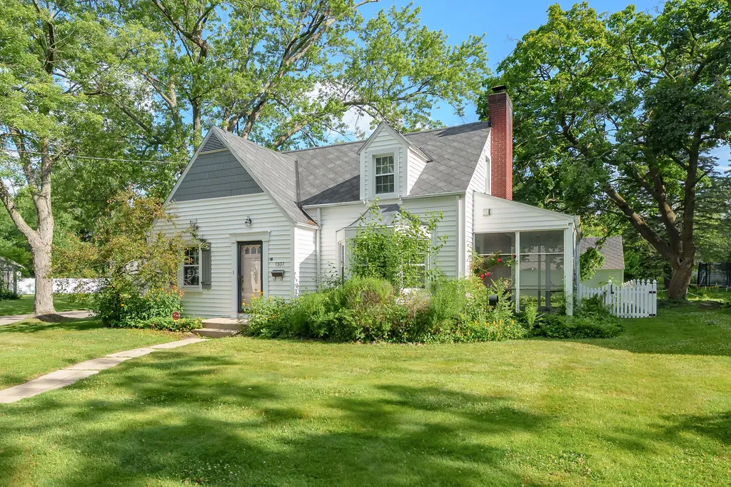 1307 Lakeway Avenue Kalamazoo City MI 49001