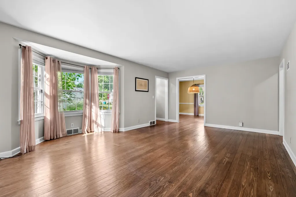 1307 Lakeway Avenue Kalamazoo City MI 49001