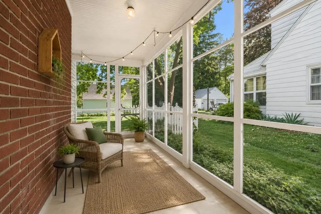 1307 Lakeway Avenue Kalamazoo City MI 49001