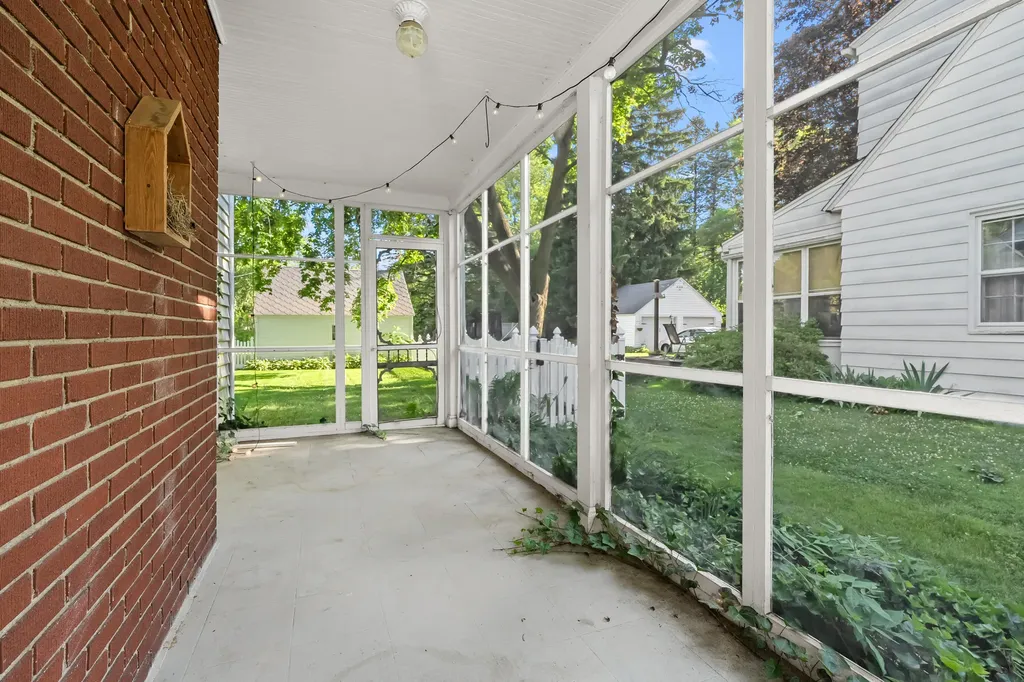 1307 Lakeway Avenue Kalamazoo City MI 49001