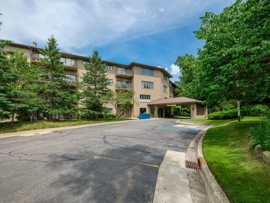 4040 Greenleaf Circle Kalamazoo City MI 49008