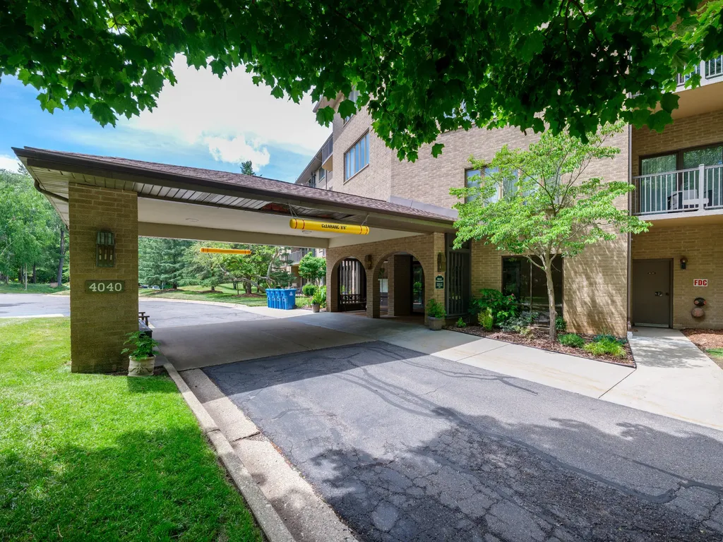 4040 Greenleaf Circle Kalamazoo City MI 49008