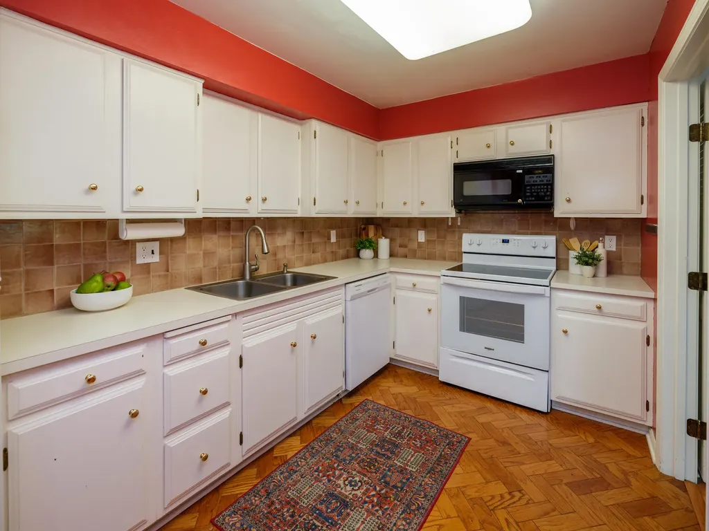 4040 Greenleaf Circle Kalamazoo City MI 49008