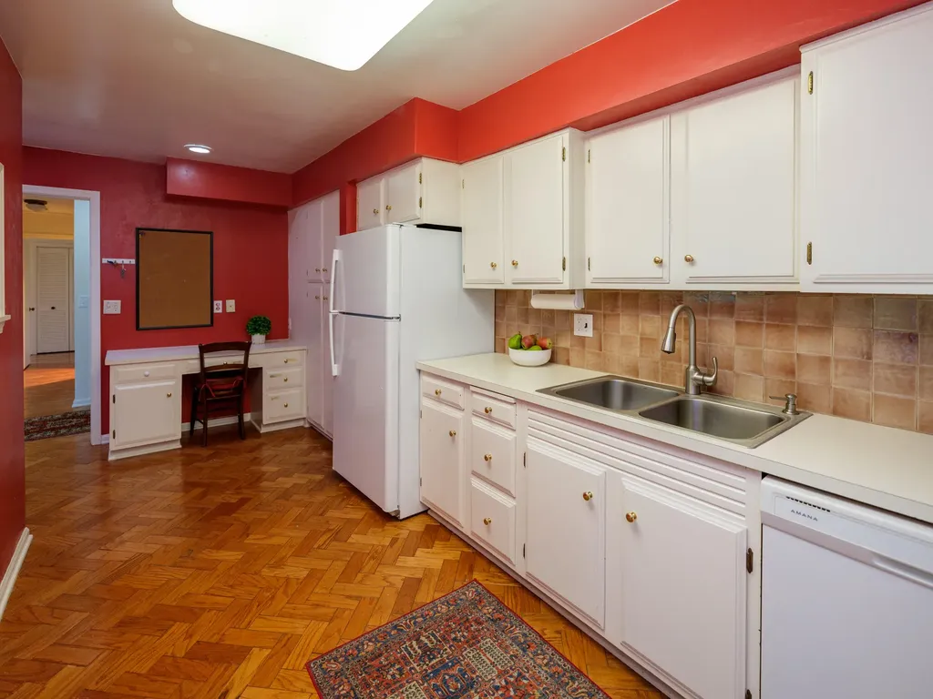 4040 Greenleaf Circle Kalamazoo City MI 49008
