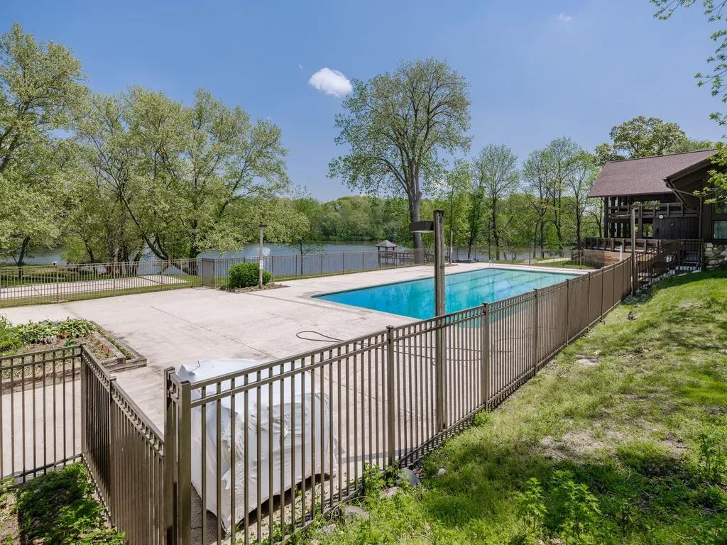 4040 Greenleaf Circle Kalamazoo City MI 49008