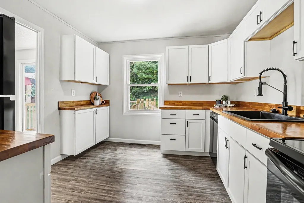 270 Viking Drive Pennfield Charter Township MI 49017