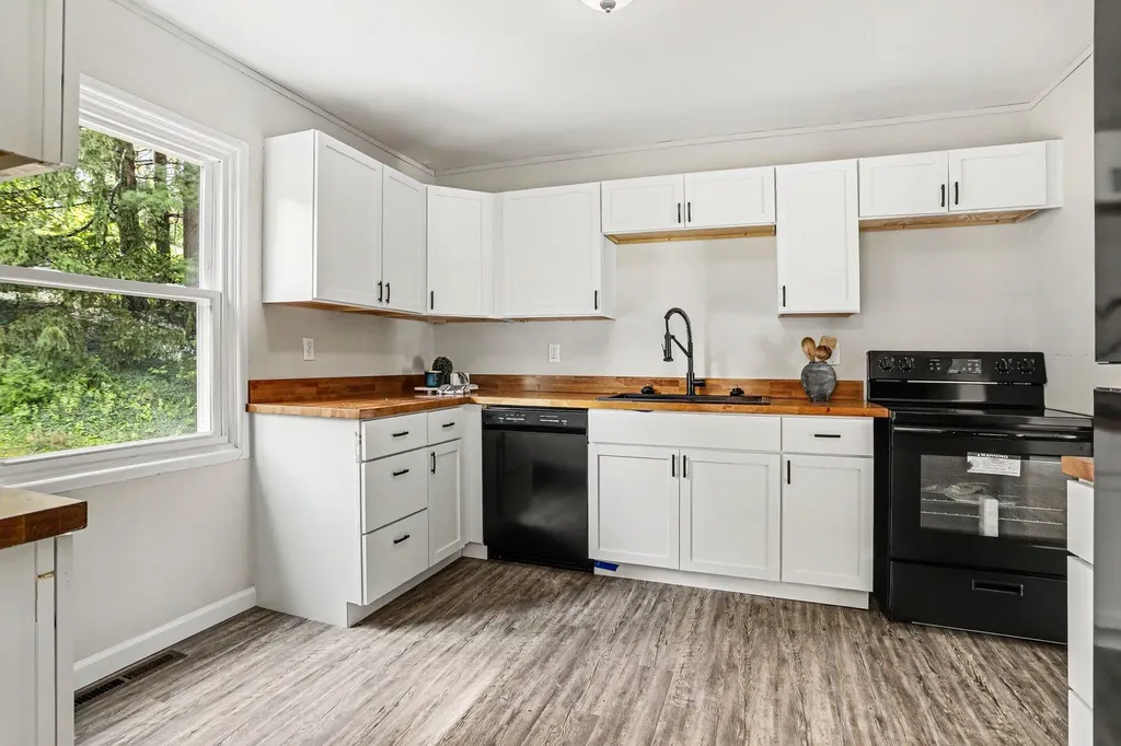 270 Viking Drive Pennfield Charter Township MI 49017