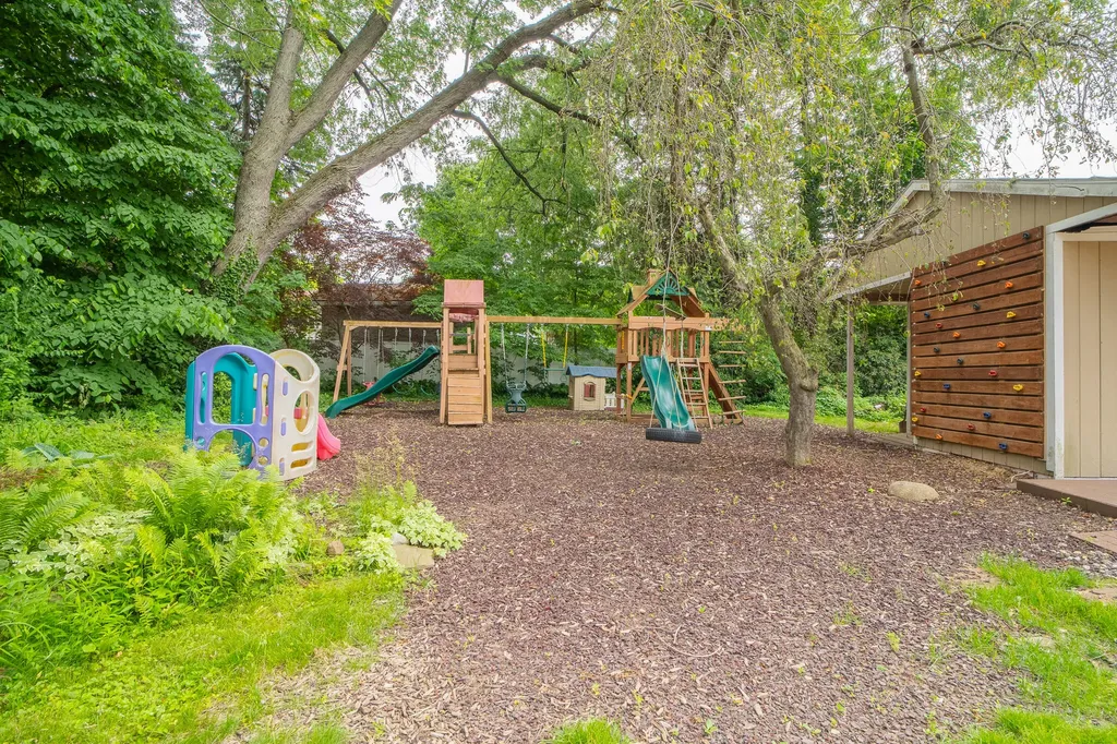 3814 Rockwood Drive Kalamazoo Charter Township MI 49004