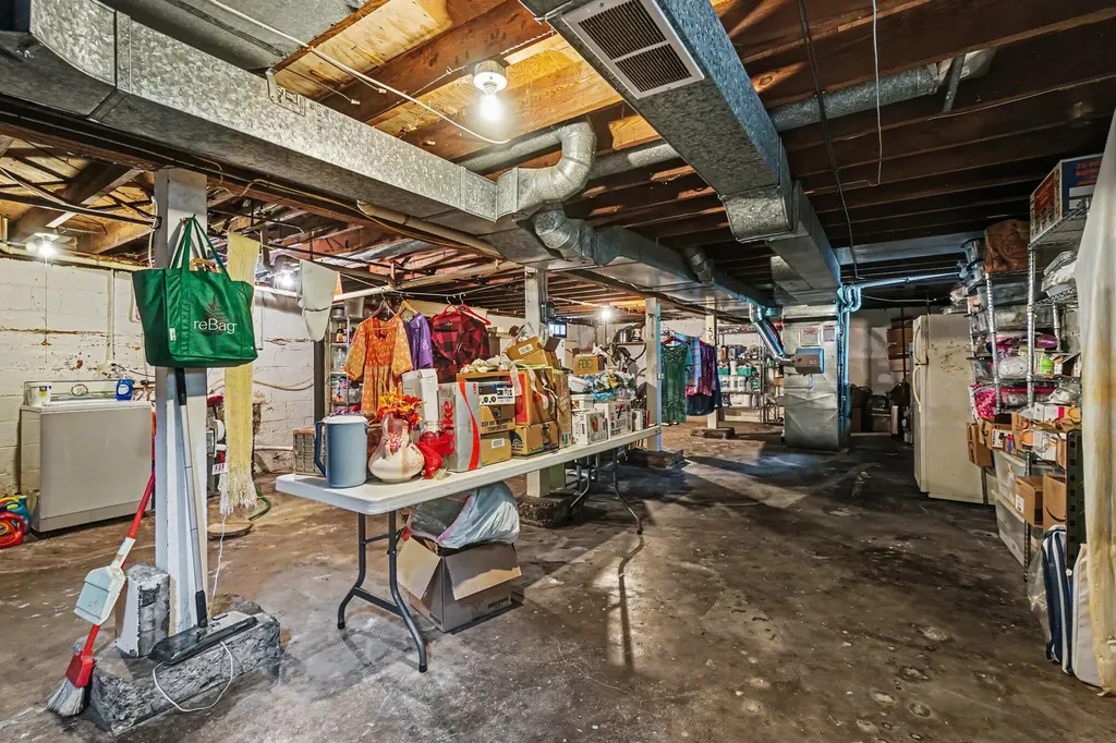 1410 W Maple Street Kalamazoo City MI 49008