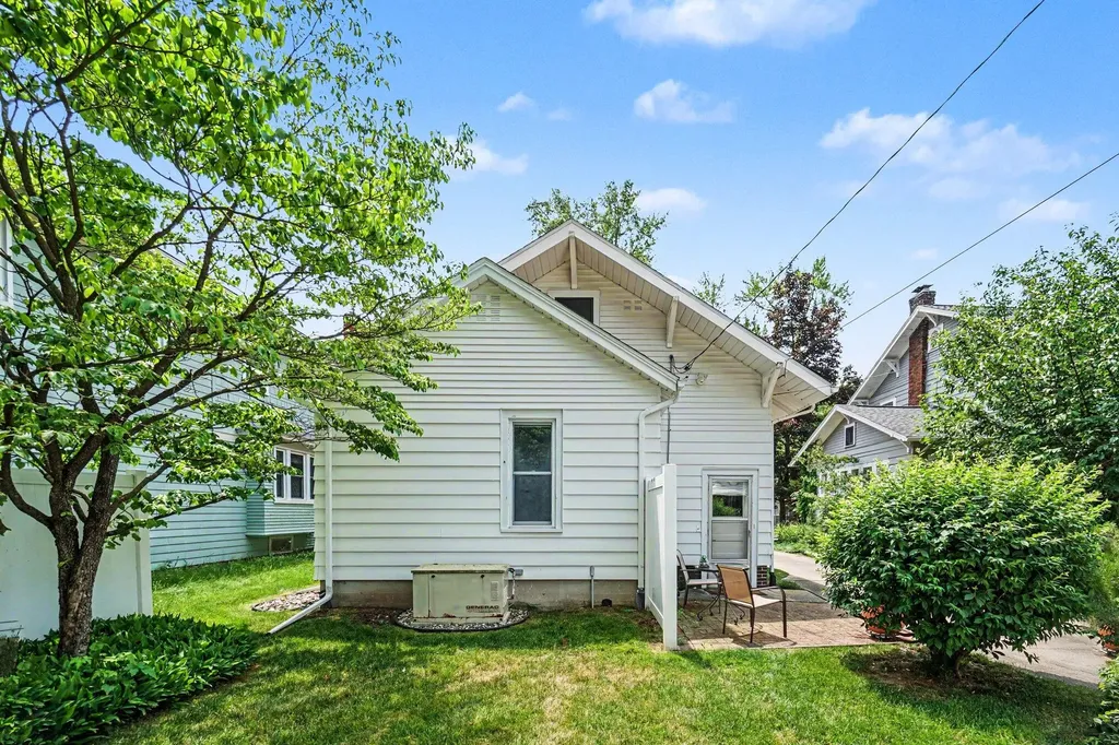 1410 W Maple Street Kalamazoo City MI 49008