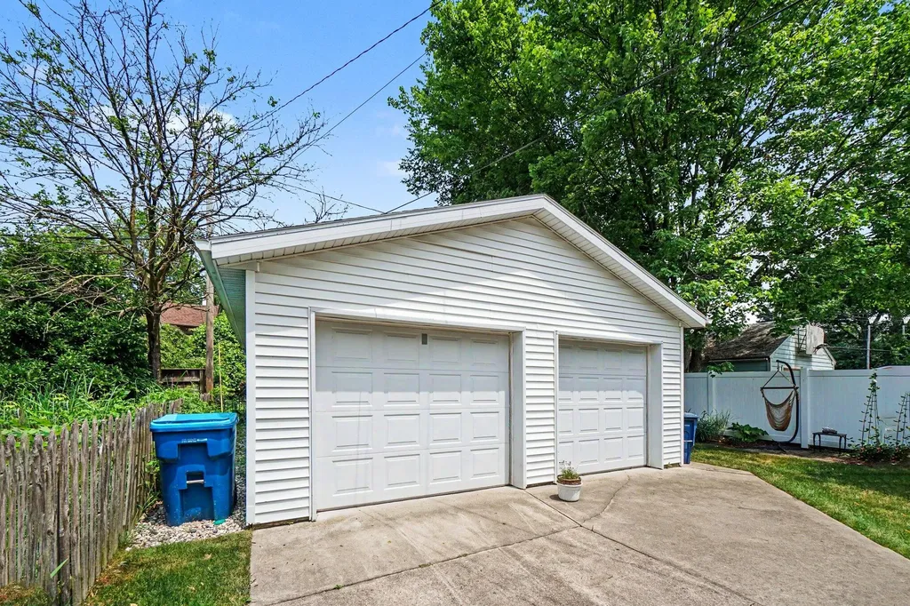 1410 W Maple Street Kalamazoo City MI 49008