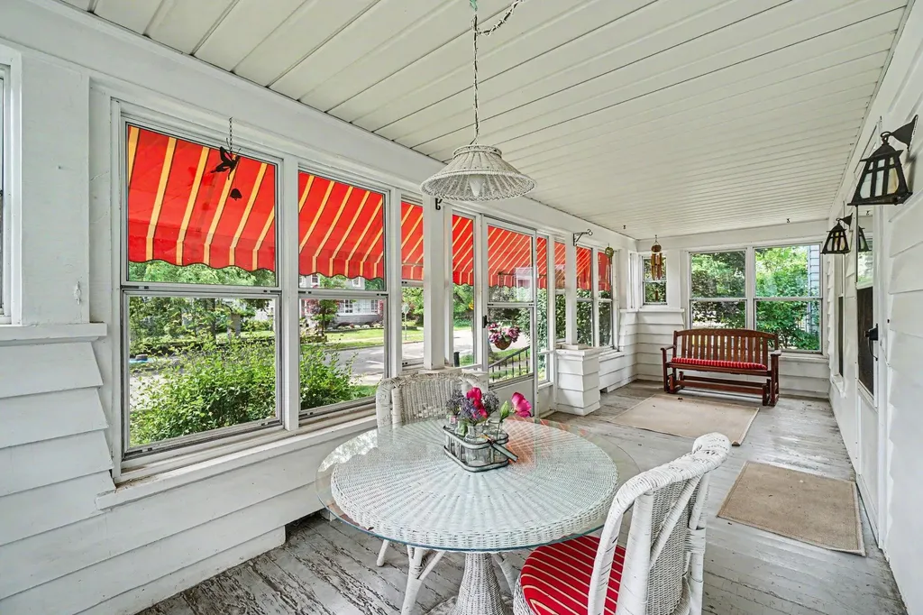 1410 W Maple Street Kalamazoo City MI 49008